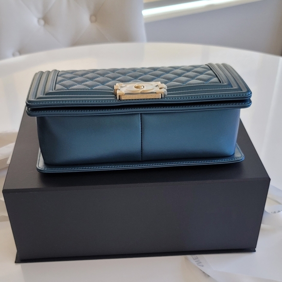 🦋 Chanel Boy Handbag - Picture 6 of 11